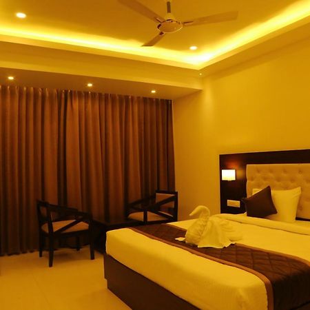 Vsr Grand Hotel Madanapalle Eksteriør billede