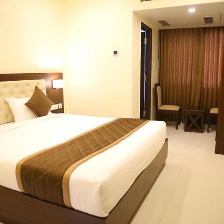 Vsr Grand Hotel Madanapalle Eksteriør billede