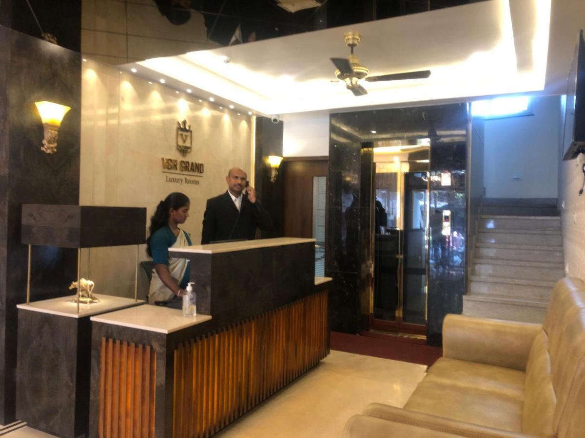 Vsr Grand Hotel Madanapalle Eksteriør billede